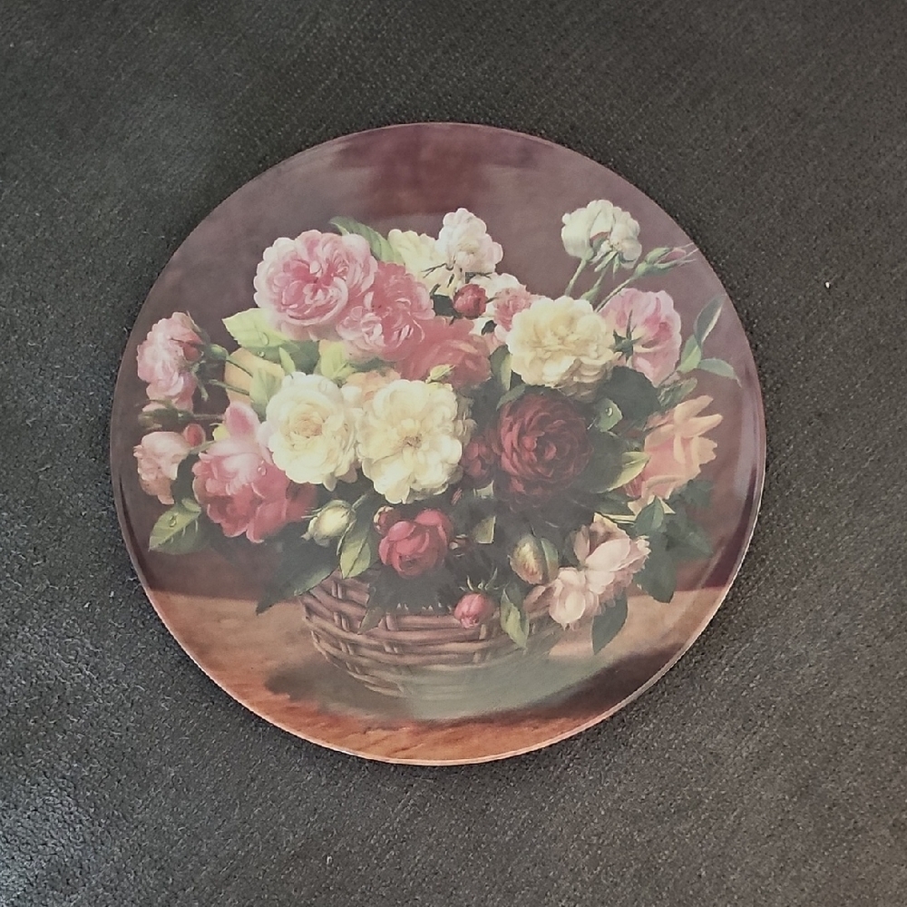 Floral Decorative Plate with Pink and White Roses Fragrance Collection Rimosa